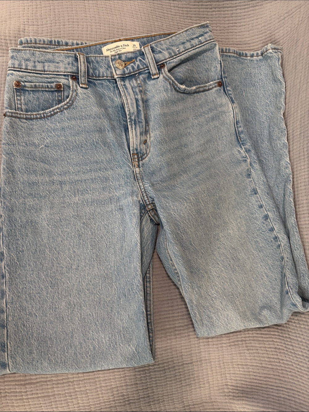 Abercrombie & Fitch Light Wash 90’s Relaxed Straight Leg Jeans